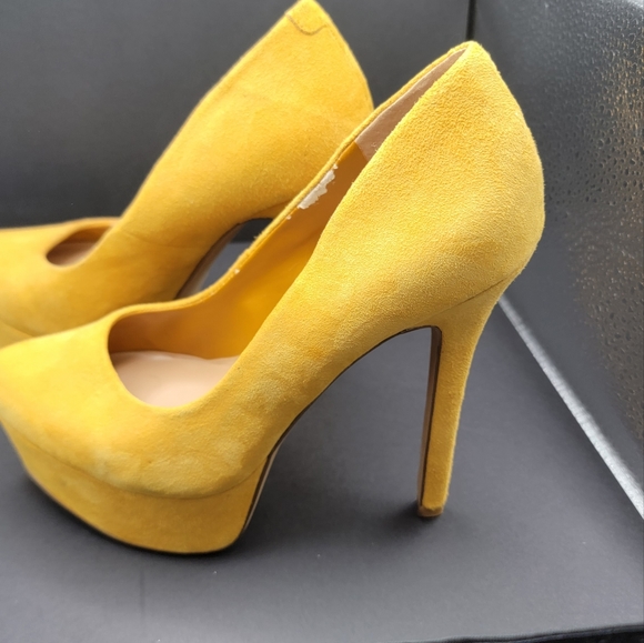 Jessica Simpson Yellow Pumps - Picture 4 of 4